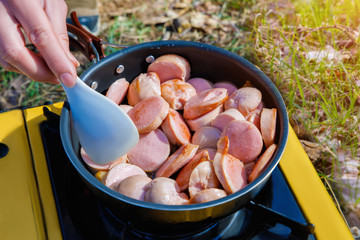 Sausage prepares a tourist .