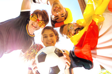 Fussball Wm Familie beim Public viewing © karepa