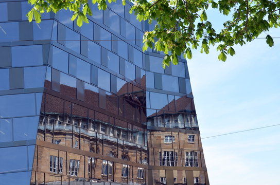 Fassadenspiegelung in Freiburg