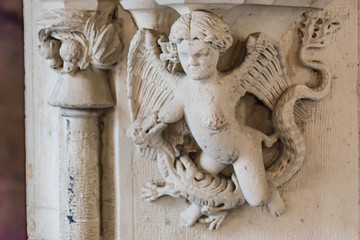 Engel mit Basilisk in der Seidenbörse "Lonja de la Seda" Valencia