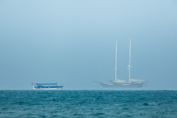 Obraz premium Pleasure craft in the bay of Marmaris during the rain