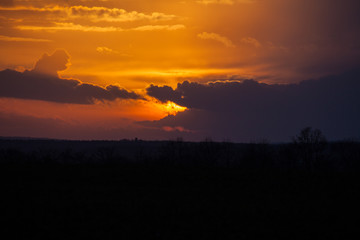 Fototapeta premium sonnenuntergang feuerroter himmel