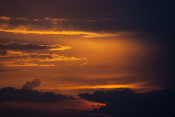 sonnenuntergang feuerroter himmel