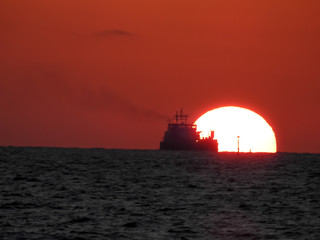 Obraz premium Tankers - Ships- Sunsets