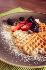 Waffel mit Beeren als Hochkant