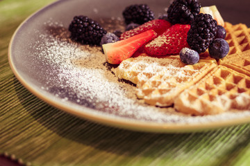 Waffel mit Beeren