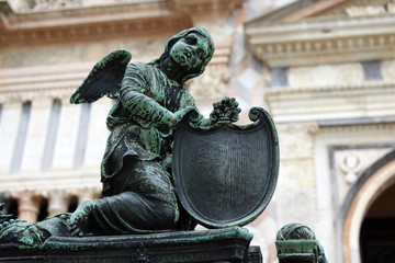 Città di Bergamo - Statua del Duomo