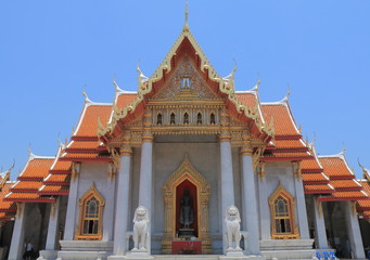 Fototapeta na wymiar Wat Benchamabophit in Bankok Thailand. Wat Benchamabophit is a Buddhist temple also known as the marble temple and is one of the most beautiful temples in Bangkok.