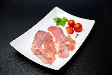 A delicious fresh Mediterranean tuna carpaccio, without condiments. Only adorned with Pachino tomatoes, parsley and a few drops of Modena balsamic vinegar cream