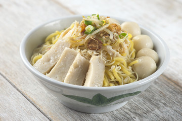 clear asian soup noodles