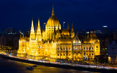 Obraz premium Parlament in Budapest is hungarian landmark in night light
