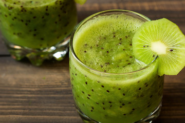 A refreshing cocktail of kiwi and lime