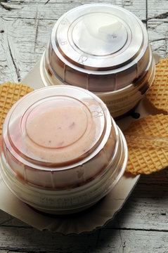 Gelato per asporto Eis zum Mitnehmen Takeaway ice cream Helado para llevar выносное мороженое テイクアウトアイスクリーム 