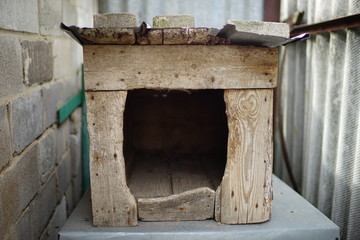Obraz na płótnie Canvas Old wooden dog house.