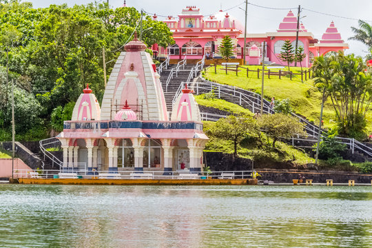 temples hindous au lac sacr&eacute;, Ganga Talao, Grand Bassin, &icirc;le Maurice 