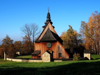 Fototapeta na wymiar Drewniana kaplica