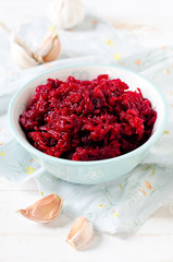 Salad of beets, walnuts and garlic