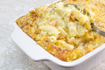 Macaroni, cheese and tomato bake with crumb topping