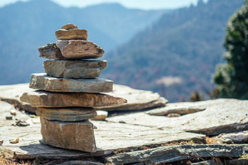 Pyramids of stones against the background of mountains. the concept of balance and tranquility.Yoga in the nature in the mountains