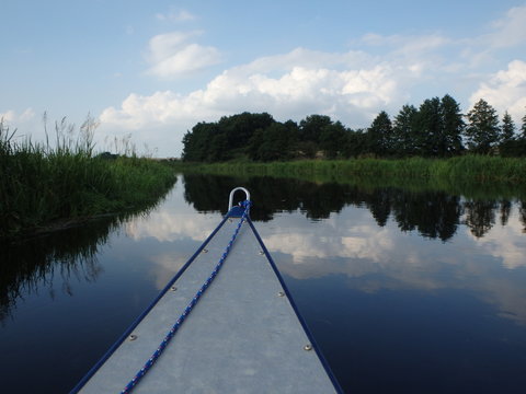 Boot, Kanu, auf ruhigem Wasser, Fluss, Landschaft
