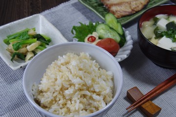 発芽玄米ご飯の食卓