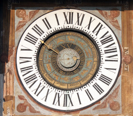 Clusone, a Planetary clock with sundial