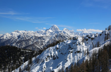 Fototapeta na wymiar panoramic view of alps from the Lussari Mount in the Region call