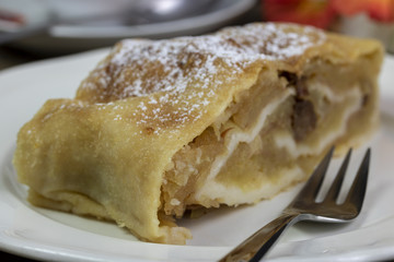 Apfelstrudel