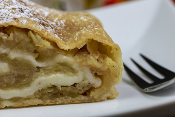 Apfelstrudel
