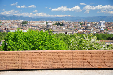 Veduta di Roma dal Gianicolo,  muro della costituzione romana	