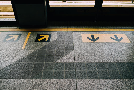 Up and down arrow signal , the symbol in the train
