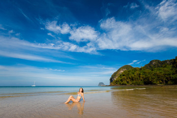 Obraz premium Woman on tropical Koh Mook