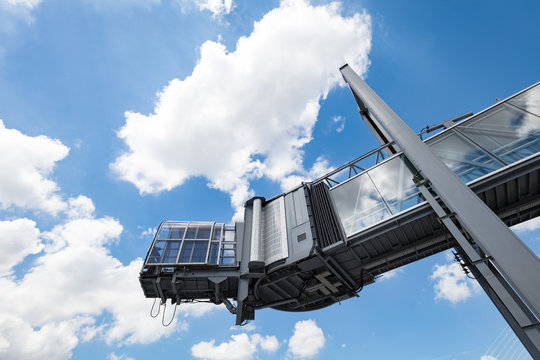 Skybridge to board passengers