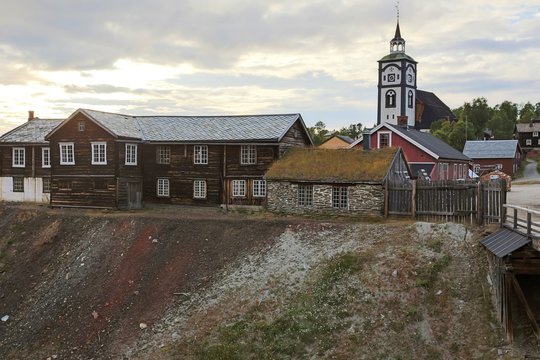 Røros church, also known under the old name Bergstadens Ziir, is an elongated octagonal church from 1784, Norway