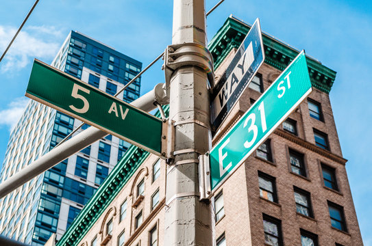 Fototapeta 5th Avenue (Ave) Sign, New York NYC