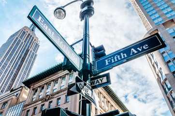 Fifth Avenue sign New York City (5th Ave sign NYC)  - obrazy, fototapety, plakaty