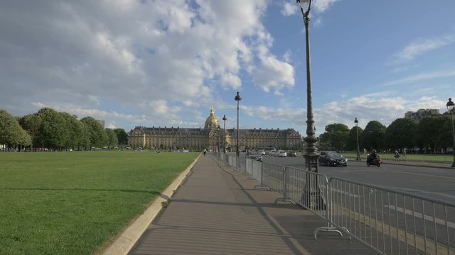 Avenue du Mar&radic;&copy;chal Gallieni and Hotel des Invalides 