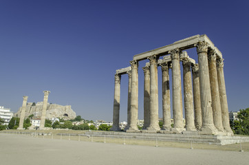 Fototapeta premium Ruins of the Temple of Zeus on a cloudless day