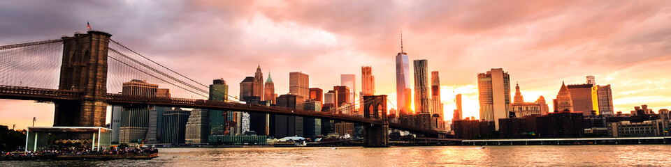 View of Manhattan bridge and Manhattan in New York, USA at sunset