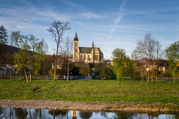 Kościół w mieście Mszana Dolna, Polska - obrazy, fototapety, plakaty