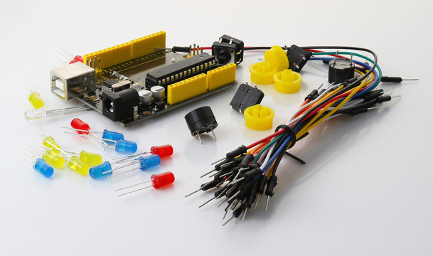 The set for designing electronic devices: LEDs, a chip, buttons and jumpers, compatible with Arduino