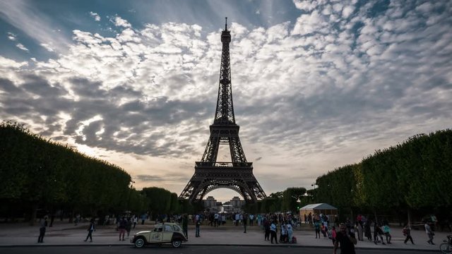 Timelapse of the Eiffel Tower in Champ de Mars 