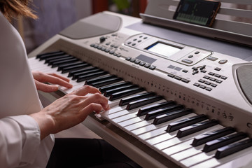 Fototapeta na wymiar Playing on the synthesizer