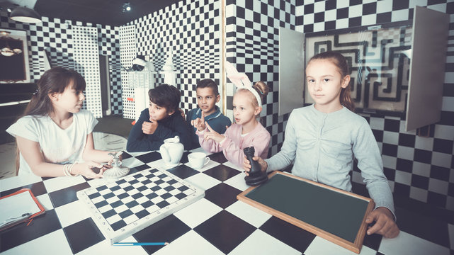  children play in the chess quest room