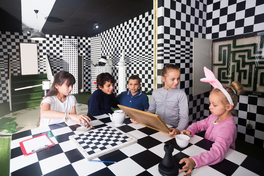 kids discuss the game in the chess quest room
