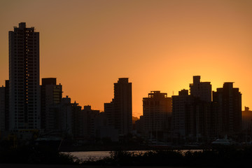 Fototapeta na wymiar Cityscapes: Sunset