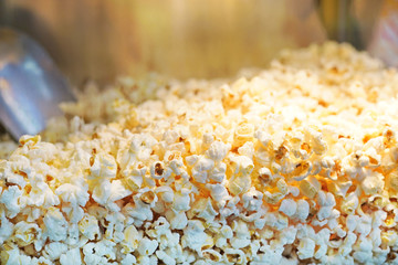   Popcorns in a popcorn machine