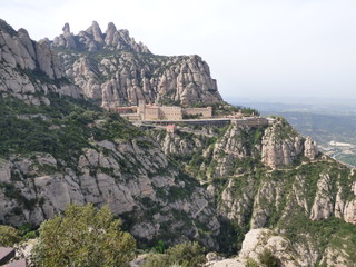 Fototapeta na wymiar Montserrat, monasterio y montaña cercana a Barcelona en Cataluña (España)