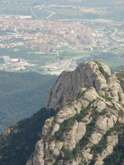 Fototapeta na wymiar Montserrat, montaña y monasterio cercano a Barcelona en Cataluña (España)