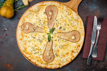 Pizza with pears and Gorgonzola cheese.